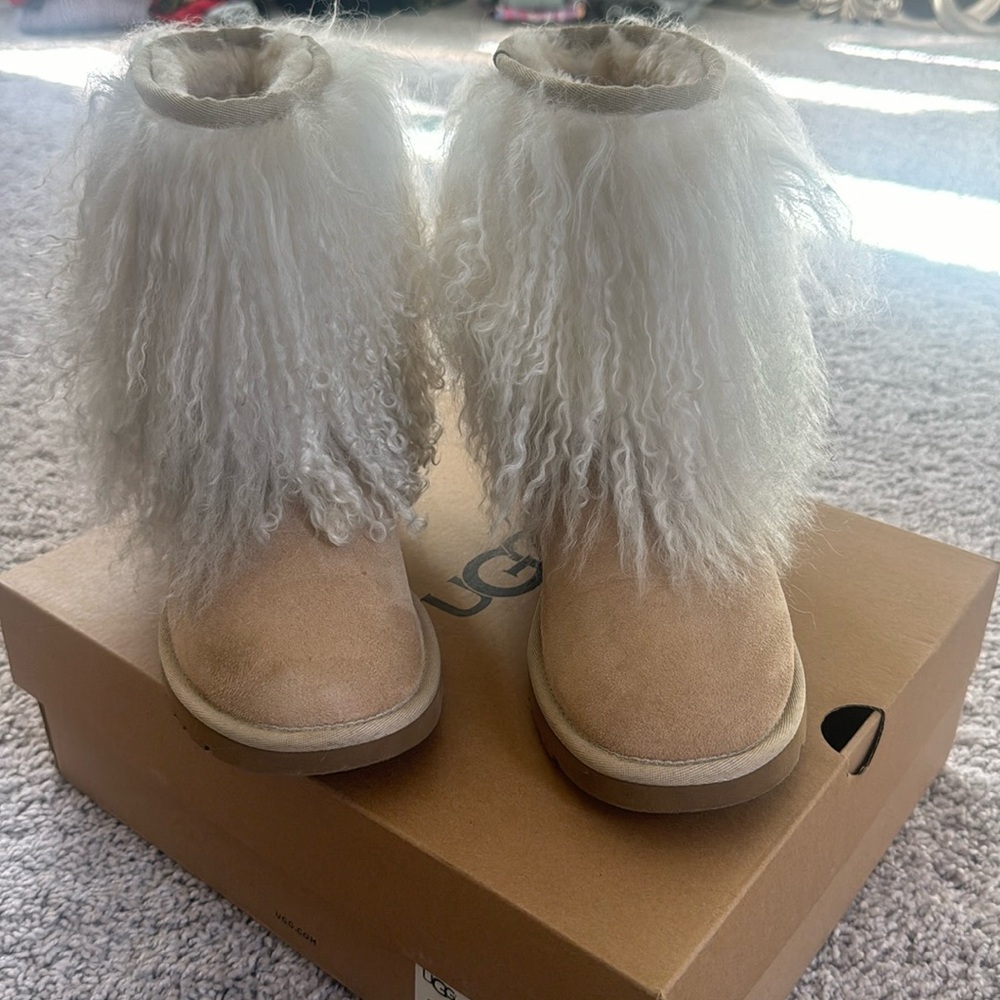 UGG Lida Mongolian Fur Cuff Natural Suede Classic Short Boots
